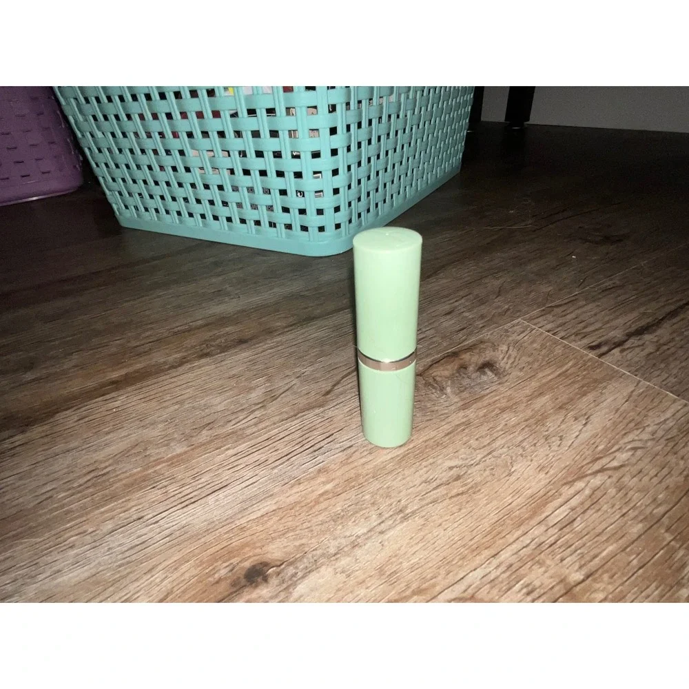 Clinique Different Lipstick Angel Red Satin Finish Creamy Ribbed Tube Case lips